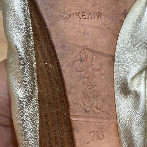Cole Haan Gold Leather Peep Toe Wedge Slip On Flats Women’s Size 7B - Picture 6 of 7